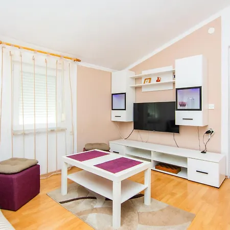 With Parking Space - 24901 Apartman *